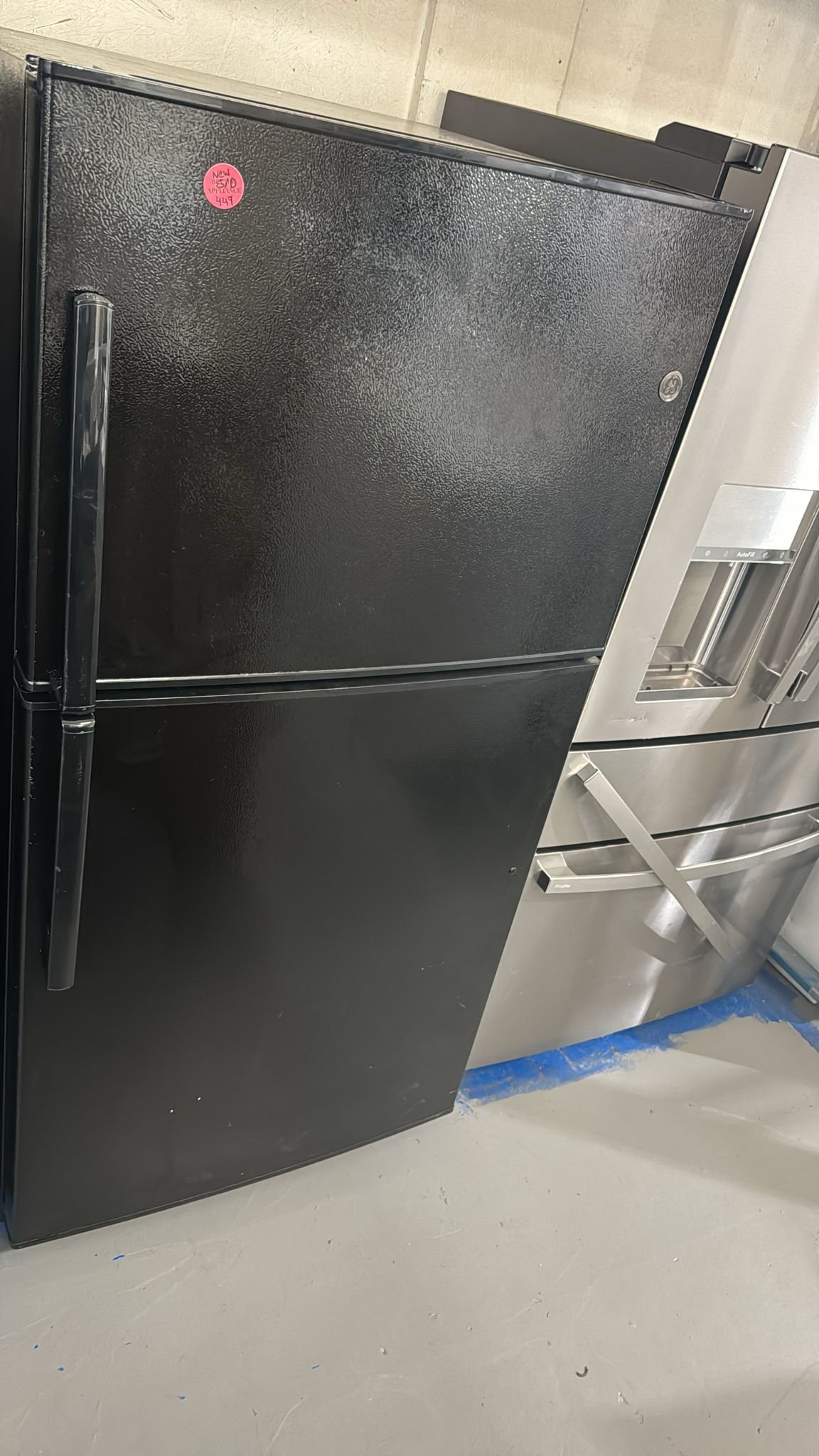 GE Scratch And Dent Top Bottom Refrigerator – Black