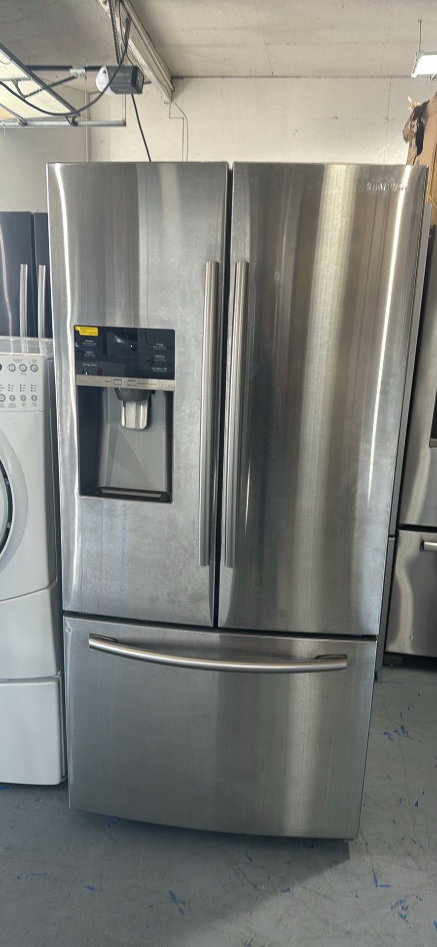 Samsung 33″ Like New French Door Refrigerator