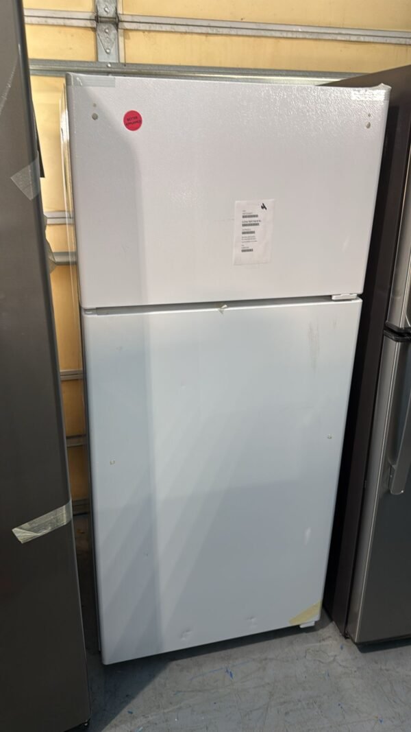 GE New GTS17DTNRWW 28 Inch Top Freezer Refrigerator - Image 4