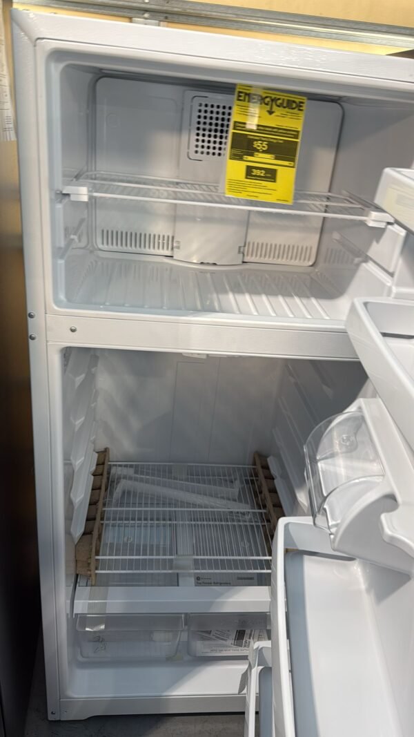 GE New GTS17DTNRWW 28 Inch Top Freezer Refrigerator - Image 3