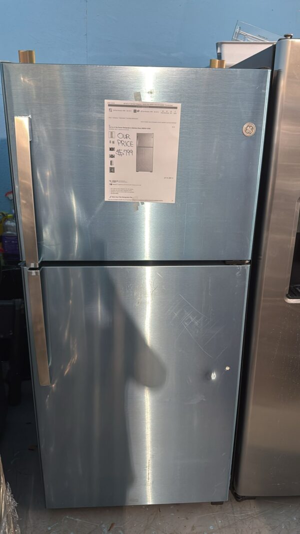 GE New GTE19JSNRSS 30 Inch Top Freezer Refrigerator - Image 2