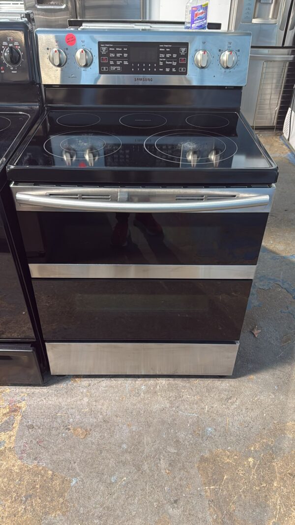 Samsung Used NE59M6850SS 30 Inch Freestanding Electric Range - Image 2