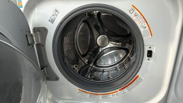 LG Refurbished Front Load Washer And Dryer Set In Excellent Condition - Image 3